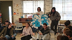 תלמידי מקיף י' בפעילות חברתית עם ילדי גן "יונה עם עלה של זית"