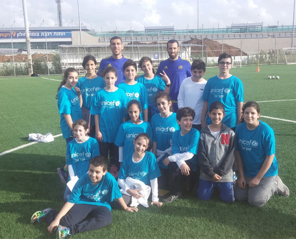 תלמידי מנהיגות UNICEF בבית הספר ידלין התארחו במגרש האימונים של קבוצת הכדורגל מכבי תל אביב